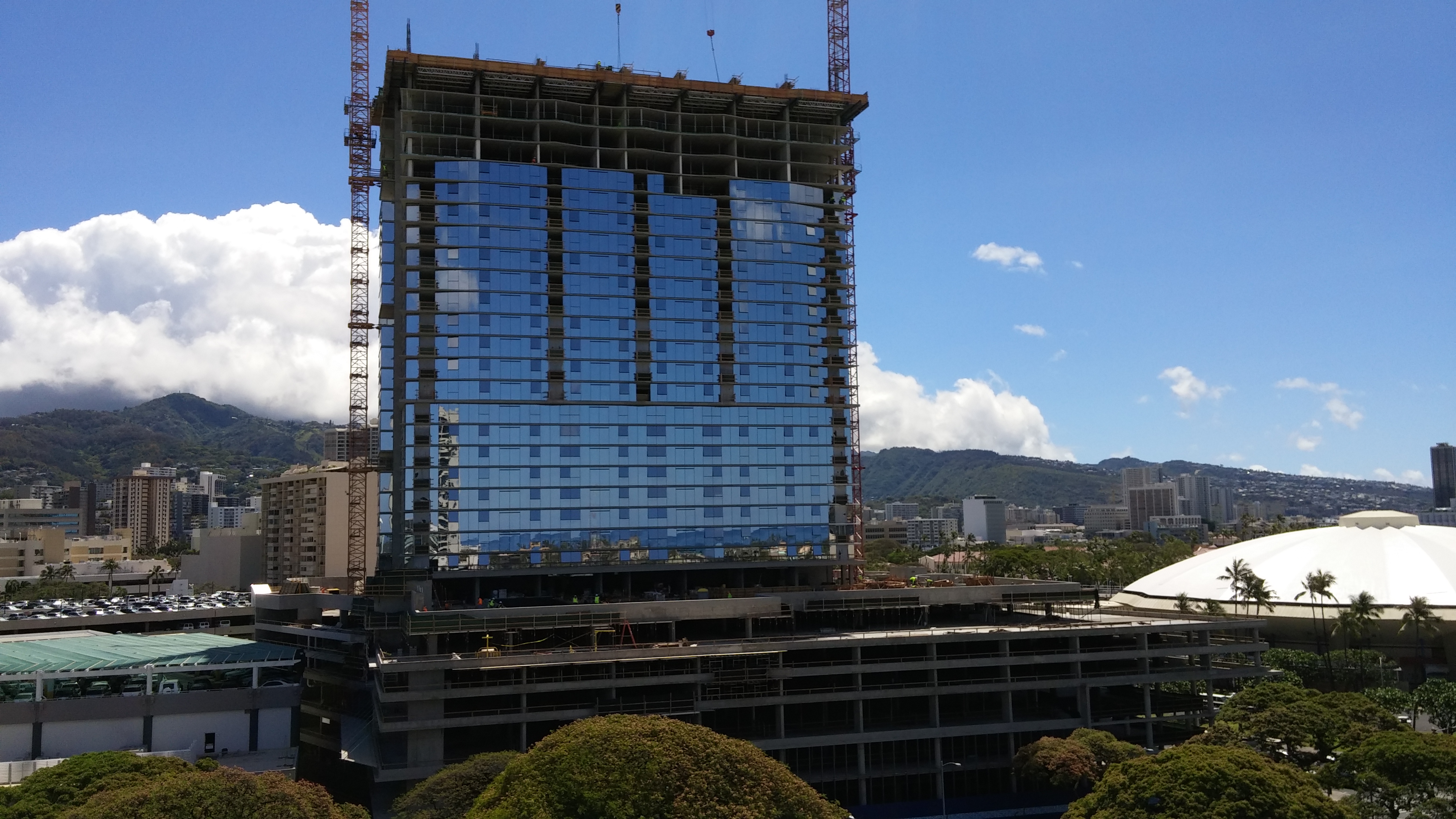 Hawaii agency delays decision on high-rise ‘glass rule’ for OliverMcMillan’s Symphony Honolulu condo tower